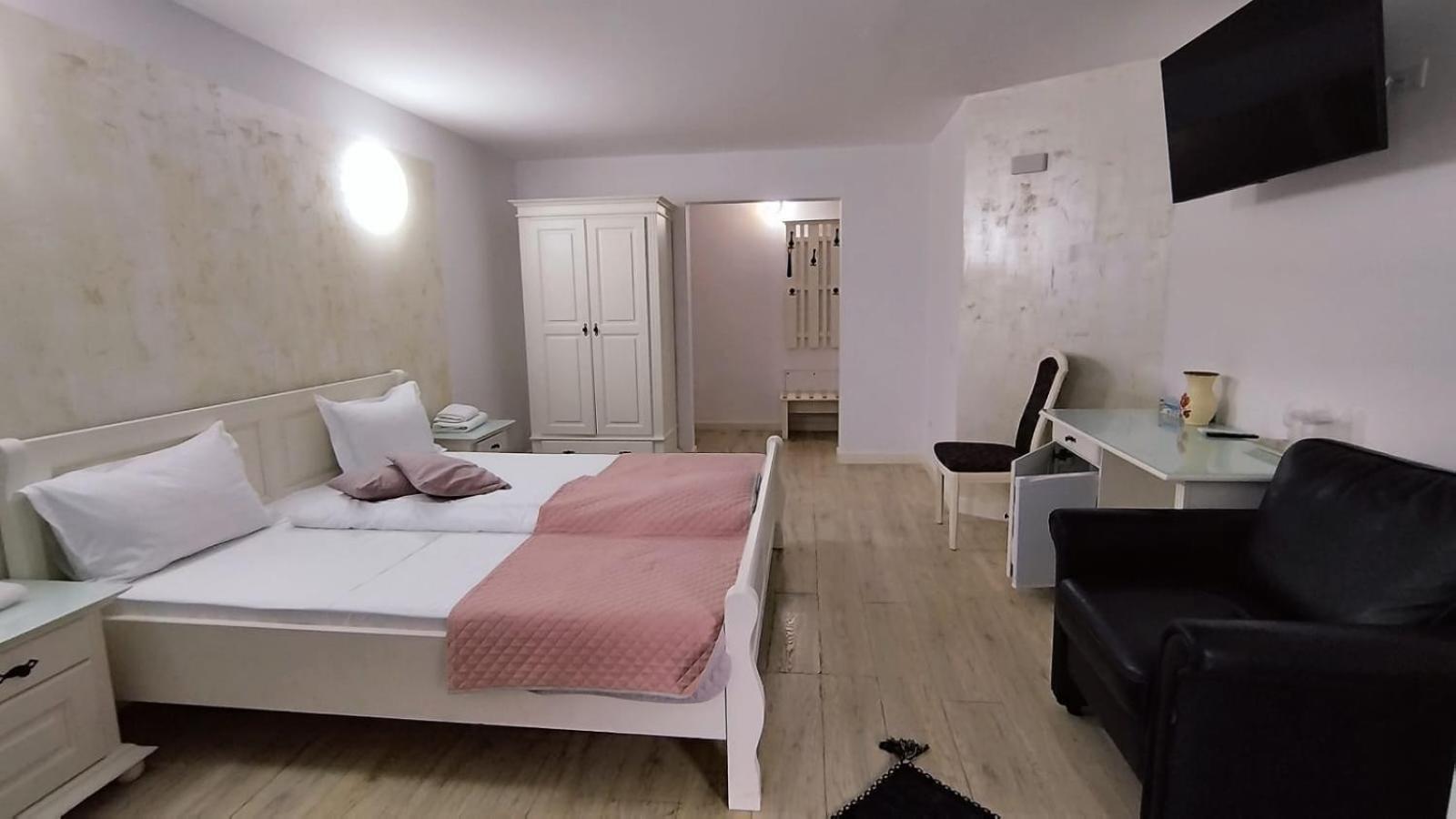 La Rascruce De Ape Hotel Сучевица Екстериор снимка