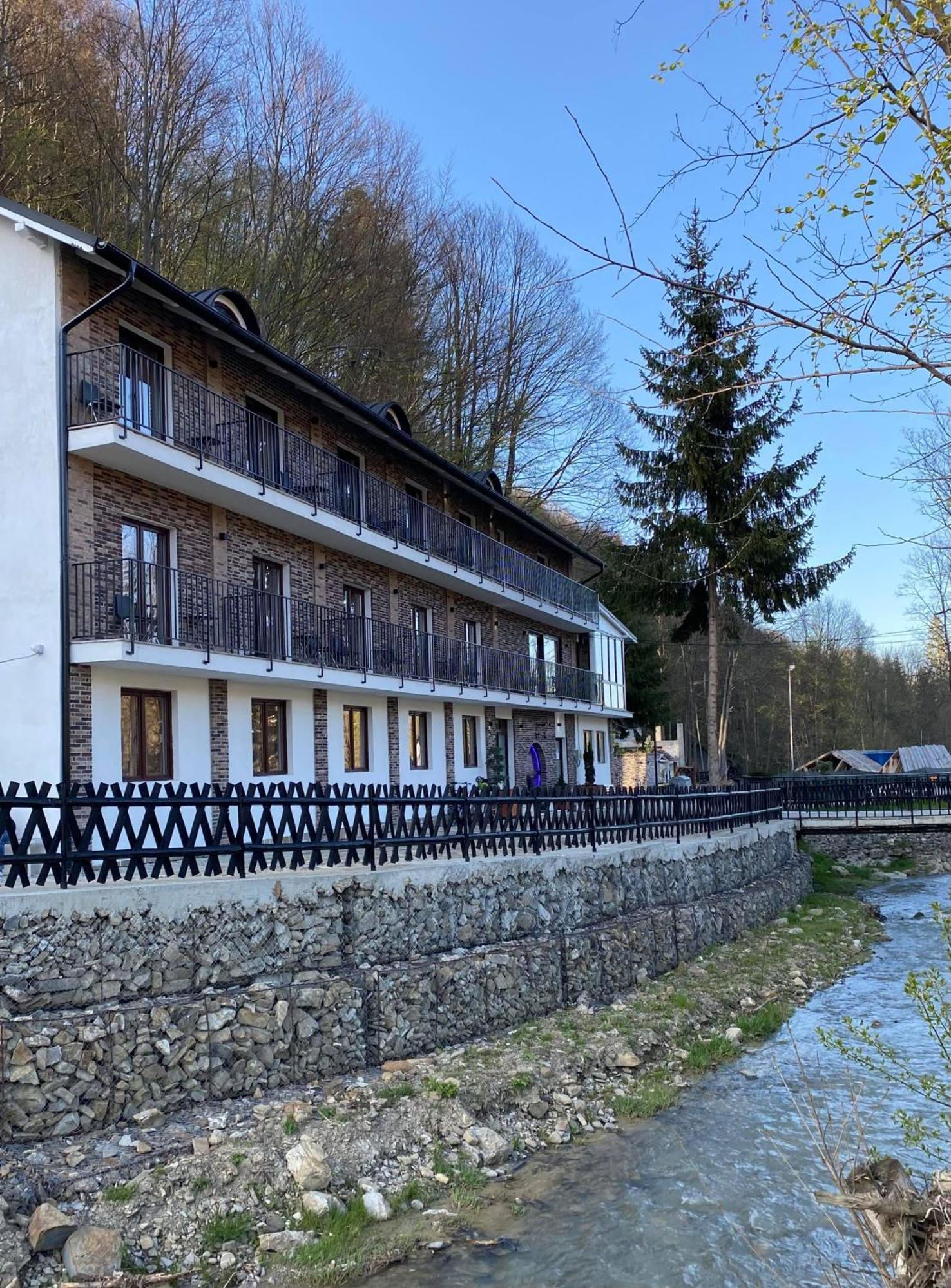 La Rascruce De Ape Hotel Сучевица Екстериор снимка